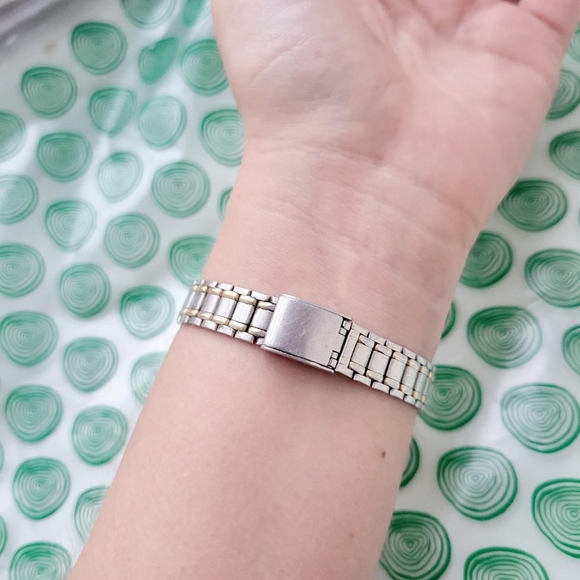 Vintage Lorus Classic Quartz Roman Numerals Watch - Picture 8 of 8